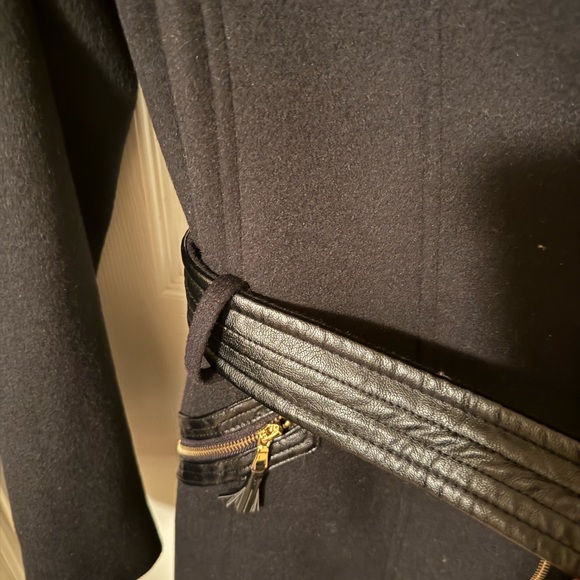 Via Spiga Black Coat with Faux Fur Collar - Picture 3 of 4